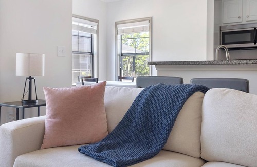 Piedmont Heights Apartment | Landing | Beautiful 1BD, Gym, Courtyard