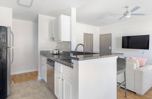 Piedmont Heights Apartment | Landing | Beautiful 1BD, Gym, Courtyard