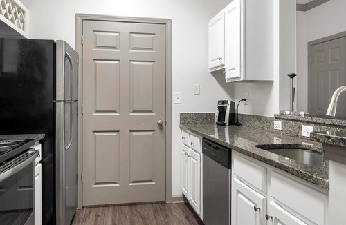 Piedmont Heights Apartment | Landing | Beautiful 1BD, Gym, Courtyard