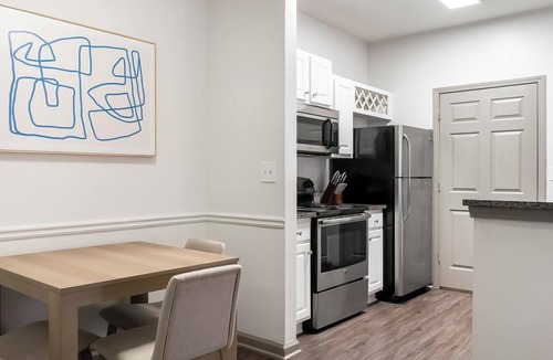 Piedmont Heights Apartment | Landing | Beautiful 1BD, Gym, Courtyard