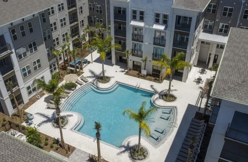 San Marco Apartment | Landing | Beautiful 1BD, Gym, Yoga Studio