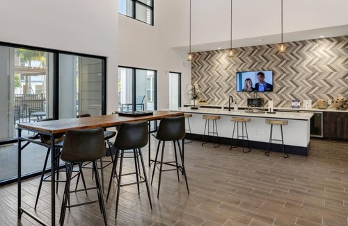 San Marco Apartment | Landing | Beautiful 1BD, Yoga Studio, Gym