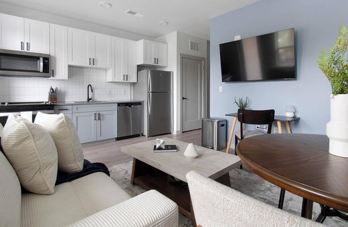 Springfield Apartment | Landing | Beautiful Studio, Game Room, Gym