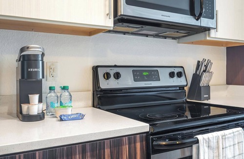 Fairvilla Apartment | Landing | Chic 1BD, Clubhouse, Gym