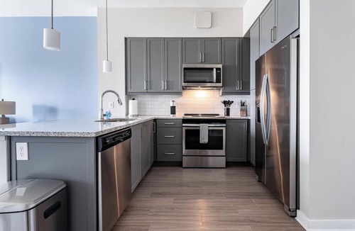 Hitch Village - Fred Wessels Homes Apartment | Landing | Chic 1BD, Gym, Pool