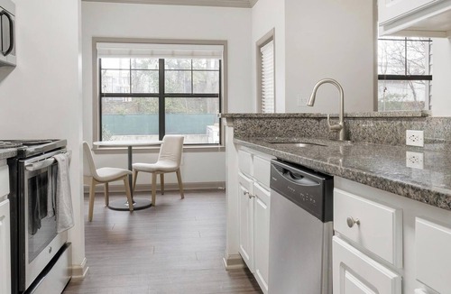 Piedmont Heights Apartment | Landing | Chic 1BD, Pool, Gym
