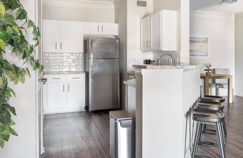 Stockbridge Apartment | Landing | Chic 1BD, Tennis Court, Clubhouse