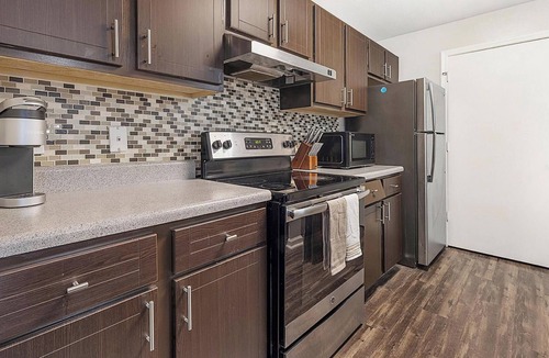Stockbridge Apartment | Landing | Chic 2BD, Clubhouse, Gym