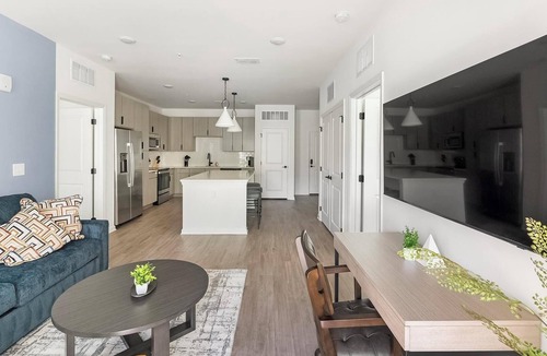 Ono Island Apartment | Landing | Chic 2BD, Pool, Clubhouse