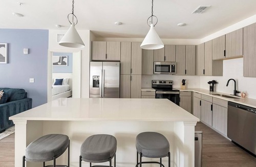 Ono Island Apartment | Landing | Chic 2BD, Pool, Clubhouse
