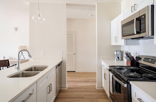 Bellview Apartment | Landing | Chic 2BD, Pool, Gym