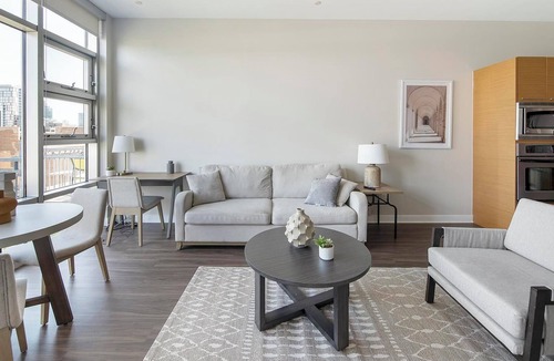West Loop Apartment | Landing | Chic 2BD, Rooftop Lounge, Gym