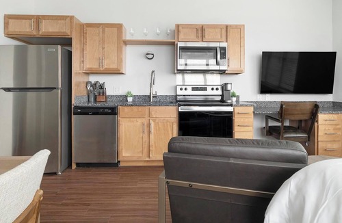 Five Points South Apartment | Landing | Chic Studio, Yoga Studio, Pool