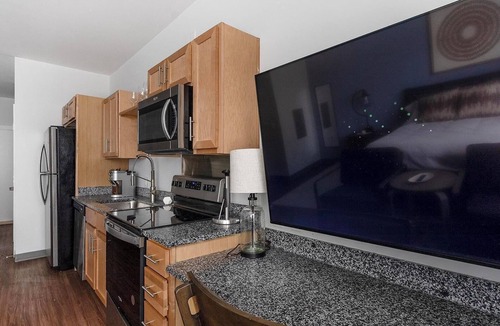 Five Points South Apartment | Landing | Incredible Studio, Yoga Studio, Gym