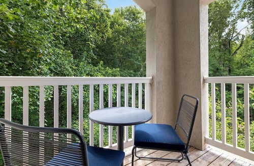 Stockbridge Apartment | Landing | Incredible 2BD, Gym, Clubhouse