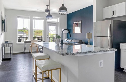 Mableton Apartment | Landing | Modern 1BD, Pool, Gym