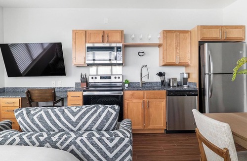 Five Points South Apartment | Landing | Modern Studio, Gym, Yoga Studio