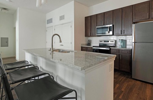 San Marco Apartment | Landing | Spectacular 1BD, Yoga Studio, Clubhouse