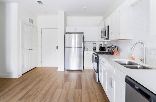 Bellview Apartment | Landing | Spectacular 1BD, Gym, Pool