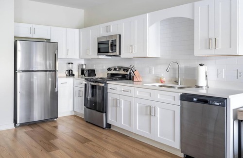 Bellview Apartment | Landing | Spectacular 1BD, Gym, Pool