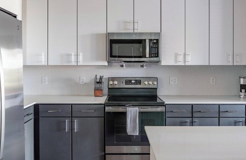 Pine Forest Apartment | Landing | Spectacular 2BD, Gym, Clubhouse