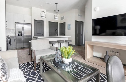 Southbank Apartment | Landing | Stunning 1BD, Gym, Rooftop Lounge