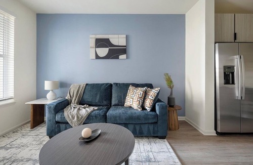 Ono Island Apartment | Landing | Stunning 1BD, Pool, Gym