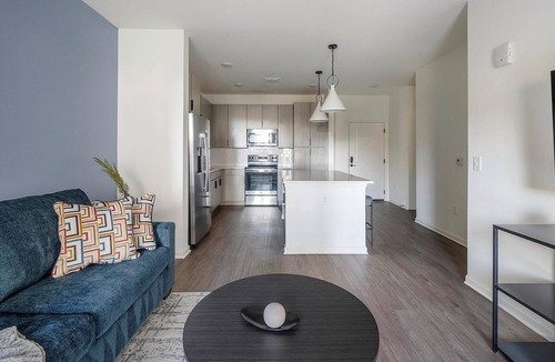 Ono Island Apartment | Landing | Stunning 1BD, Pool, Gym