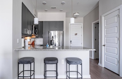 Hitch Village - Fred Wessels Homes Apartment | Landing | Stunning 1BD, Courtyard, Clubhouse