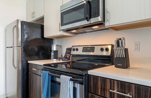 Fairvilla Apartment | Landing | Stunning 1BD, Gym, Clubhouse