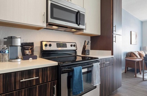 Fairvilla Apartment | Landing | Stunning 1BD, Gym, Clubhouse
