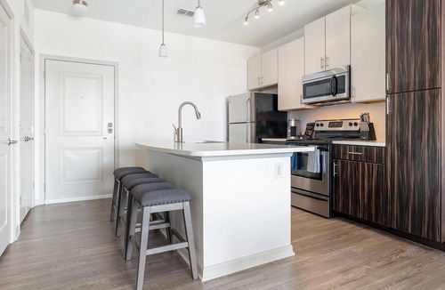 Fairvilla Apartment | Landing | Stunning 1BD, Gym, Clubhouse