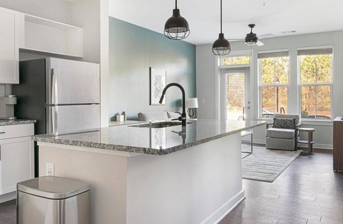Mableton Apartment | Landing | Stunning 1BD, Pool, Gym