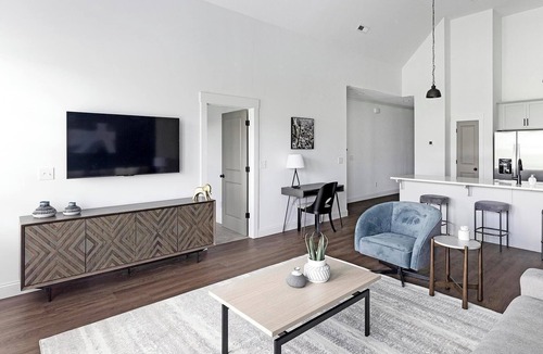 Athens Apartment | Landing | Stunning 2BD, Gym, Clubhouse