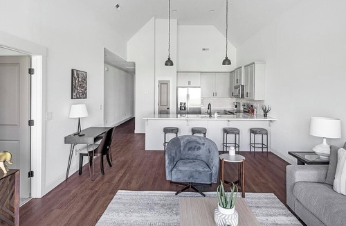 Athens Apartment | Landing | Stunning 2BD, Gym, Clubhouse