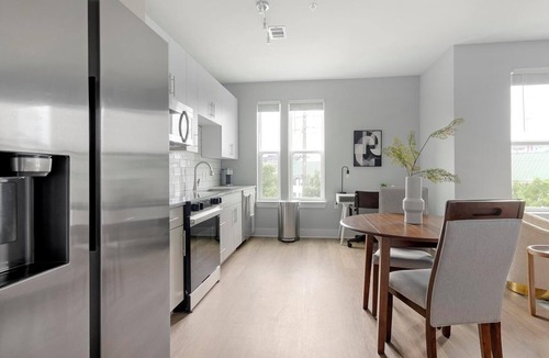Sports Complex Apartment | Landing | Stunning Studio, Courtyard, Gym