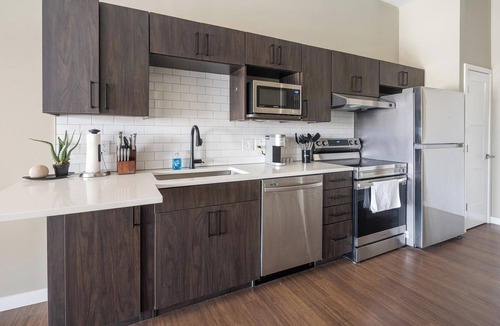 Springfield Apartment | Landing | Stunning Studio, Gym, Rooftop Lounge