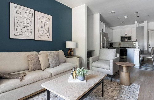 Springfield Apartment | Landing | Stylish 1BD, Gym, Courtyard