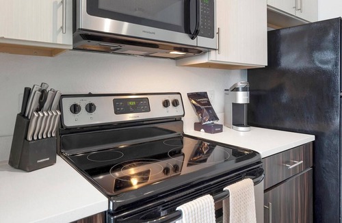 Fairvilla Apartment | Landing | Stylish 1BD, Gym, Clubhouse