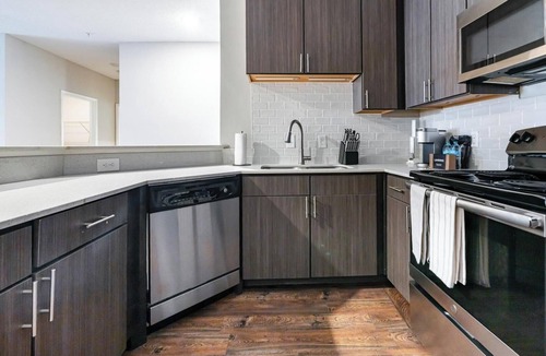Biloxi Apartment | Landing | Stylish 2BD, Gym, Pool