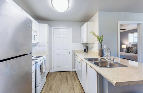 Tallahassee Apartment | Landing | Stylish 2BD, Game Room, Gym