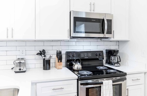 Lindridge-Martin Manor Apartment | Large 2-Bedroom Apartment in Beautiful Morningside