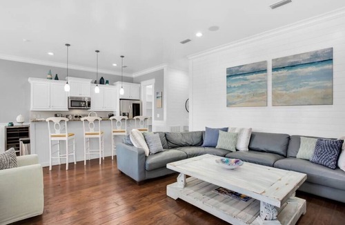 Villa Lago House | Large 4 bedroom with bunk room and 2 golf carts!
