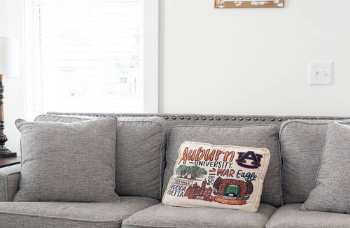 Auburn Apartment | Large Auburn Getaway Next to Vet School