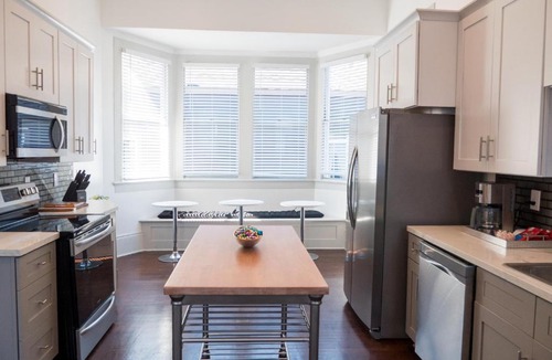Algiers Point House | Large Kitchen, Big Yard, Stylish Decor Algiers