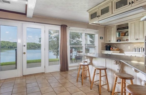 Deatsville House | Large Lake House Sleeps 18+ on Lake Jordan 4 Bedroom 3 Bathroom, Boat Dock, Deck