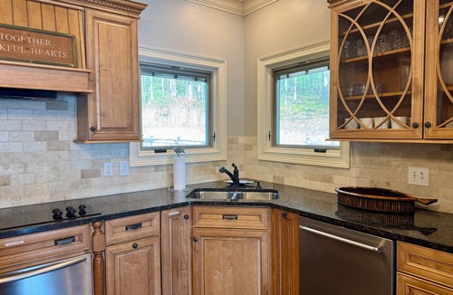 Shady Bay House | Large Lakehouse. Sleeps 17. Dock. Paddleboard. Flat Lot. Kayaks. Big Lake Views.