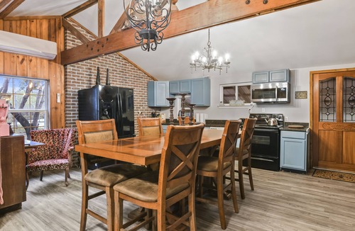 Kiln Cabin | Large luxury cabin on 2 ponds with VIP/Selfie Room