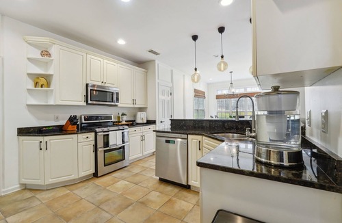 Tyrone House | Large Modern 4 Bdrm Home w/fenced Yard, Near Peachtree City, & Pet-Friendly!