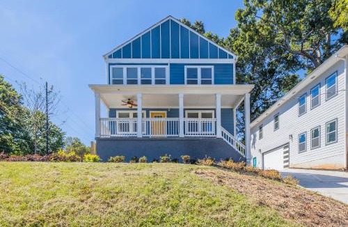 East Side House | Large Modern Home Centrally located With Hot Tub